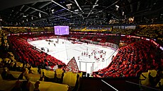 Slavnostní zahájení utkání Jihlavy se Slavií ped pln obsazenou arénou.