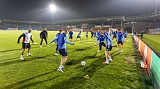 Hrái Sigmy v bagu na pedzápasovém tréninku.