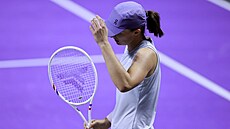 Zklamaná Iga wiateková dostala v zápase Turnaji mistry kanára.