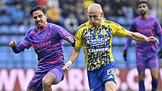 Záloník Ale ermák z Bohemians (vlevo) a Milo Kopený ze Zlína