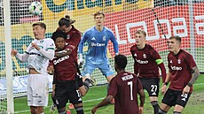 Karvinský stoper Dávid Krík po dlouhém autu prodluuje mí na Aboubacara...