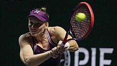 Jelena Rybakinová b�hem finále Turnaje mistry�