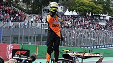 Lando Norris slaví vítzství ve Velké cen Brazílie.