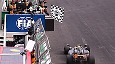 Lando Norris projí�dí cílem VC Brazílie.