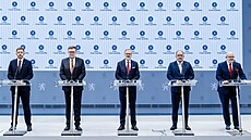 Mimoádná schze vlády, projednání demise vlády,. Strakova akademie. Zleva Vít...