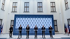 Mimo�ádná sch�ze vlády, projednání demise vlády,. Strakova akademie. Zleva Vít...