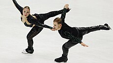 Holubi�ka ve volném tanci sourozenc� Taschlerových.