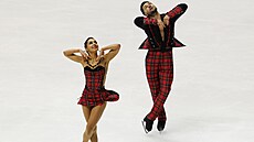 Lilah Fearová a Lewis Gibson b�hem svého volného tance na japonské Grand Prix.