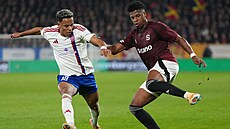 John Mercado ze Sparty v akci s Michaelem Ameyawem.