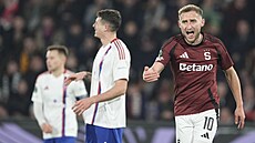 Jan Kuchta se zlobí v utkání s enstochovou.