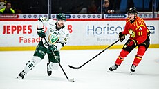 Slovenský útoník Marian Studeni v akci v dresu Färjestadu.