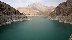 Amír Kabír, jedna z pti nádrí, které zásobují íránské hlavní msto Teherán....