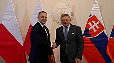 Slovenský premiér Robert Fico p�ivítal v Bratislav� polského prezidenta Karola...