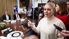 Mluv�í Bílého domu Karoline Leavittová vzbudila pozornost ma�arského premiéra...