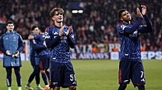 Patnáctiletý Max Dowman a sedmnáctiletý Andre Harriman-Annous nastoupili proti...