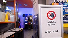 Spousta Ital� má kv�li hazardu zka�ený �ivot (5. 11. 2025).