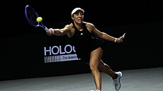 Gabriela Dabrowská a Erin Routliffová se povzbuzují b�hem lo�ského finále Turnaje mistry�.