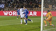 Filip Slaví�ek slaví branku v utkání proti Noahu.