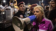 Srbové v B�lehrad� protestují proti vlád� prezidenta Aleksandara Vu�i�e. Na...