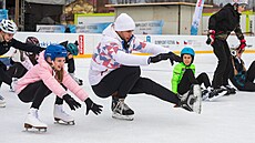 Na olympijských festivalech si sportovci zkou�ejí i odv�tví, jim� se nev�nují...