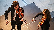 Z koncertu melodií Antonína Dvo�áka v Po�tovním dvo�e v rámci Variací