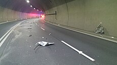 Dv� hodiny byl uzav�en tunel H�ebe� kv�li nehod� osobního auta a nadm�rného...