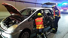 Dv� hodiny byl uzav�en tunel H�ebe� kv�li nehod� osobního auta a nadm�rného...