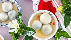 Rý�ové knedlí�ky servírovné v zeleném �aji jsou tradi�ním �ínským dezertem....