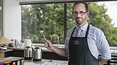 Senior tea master Dominic Marriott. �aje jsou pro Dominica Marriotta smyslem...