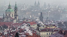 Prahu trápí smog i v sou�asnosti. Ale kou�ících komín� výrazn� ubylo. Navíc se...