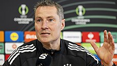Sparanský trenér Brian Priske na tiskové konferenci ped zápasem proti Rakówu...