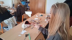 Tvo�ivá �innost st�ídá výklad o prvopo�átcích filmu. �áci si zkou�í vyrobit...