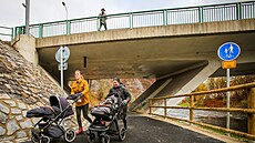 Nový 720 metrový úsek Vltavské cyklostezky v �eském Krumlov� vede od Porákova...