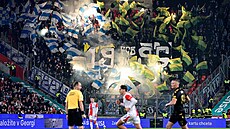 Fanou�ci Baníku Ostrava b�hem utkání na Slavii.