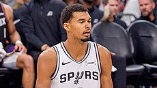 Victor Wembanyama (1) ze San Antonio Spurs na dn.
