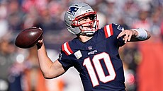 Drake Maye v dresu New England Patriots