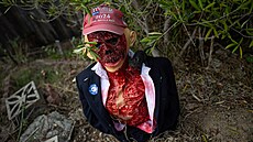 Sout v odpornosti. Dýn se svíkami vystídaly výjevy z horor, nkdy i...