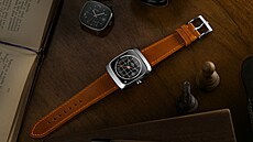 P�vodní model, uvedený v é�e, kdy televize pat�ila k technologickým zázrak�m,...