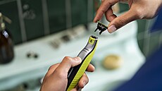 B�it je ostrý a� po dobu �ty� m�síc� a na to, �e je ho pot�eba vym�nit, sám...