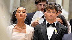 Alexandra Saint Mleuxová a Charles Leclerc na svatb závodníkova bratra v Lecce...