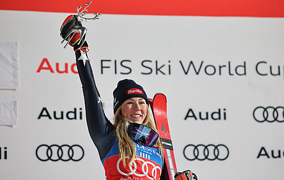 Mikaela Shiffrinová po triumfu ve slalomu v Levi.