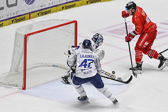 15. kolo hokejové extraligy: HC �koda Plze� - HC Olomouc, 16. �íjna 2025. Zleva...