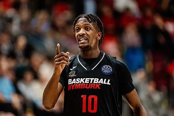 Sir�Jabari RIce z Nymburku b�hem utkání s Albou Berlín v Lize mistr�.