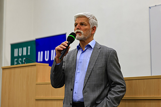 Prezident Petr Pavel debatuje se studenty Masarykovy univerzity. (18. listopadu...