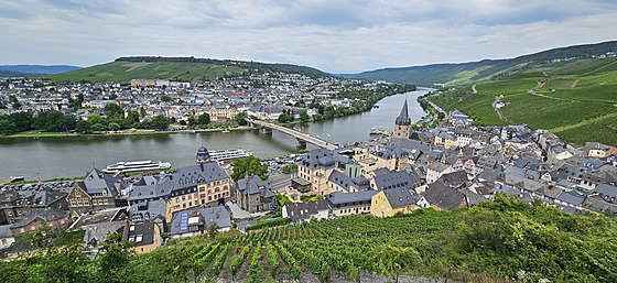 Vinice nad m�ste�kem Bernkastel-Kues na n�mecké Mosele (31. �ervence 2025)