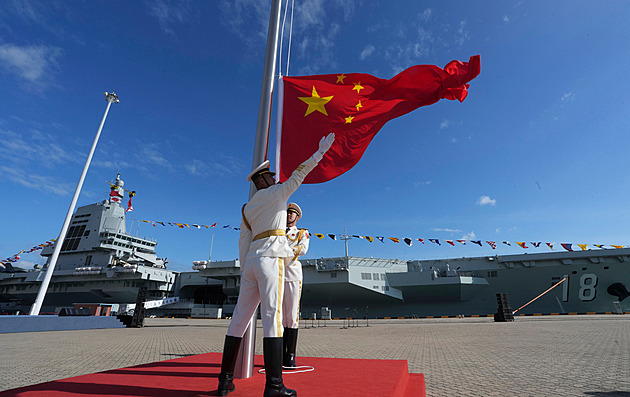 Otřes v Číně. Vyšetřují nejvýš postaveného generála, býval Siovým blízkým spojencem