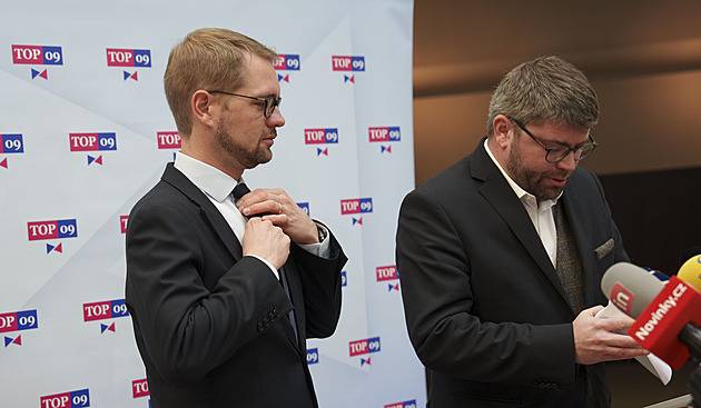 Jakob kritizuje „rozpočtové harakiri“, Kalousek mluví o nelegálních výdajích