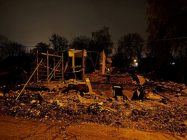 Aktivisté opět obsadili střechu v Bedřišce, dorazí i zmocněnkyně pro romské menšiny