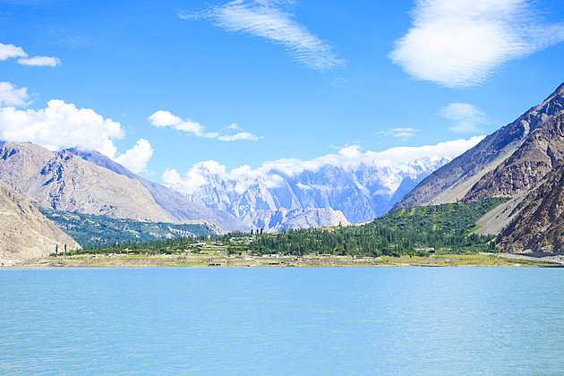 Tragédie, která se změnila v zázrak. Jezero Attabad teď vyhledávají turisté