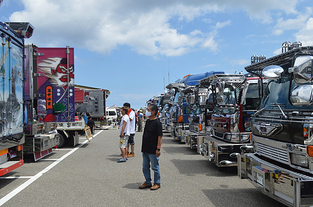 Sny kluků z venkova rozzářily japonské silnice. Z rebelů jsou umělci tuningu